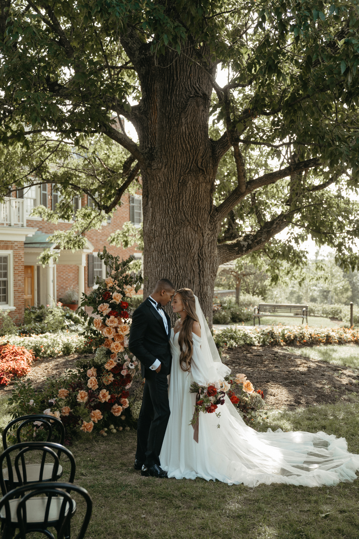 gorgeous garden wedding complete with 2025 wedding trends