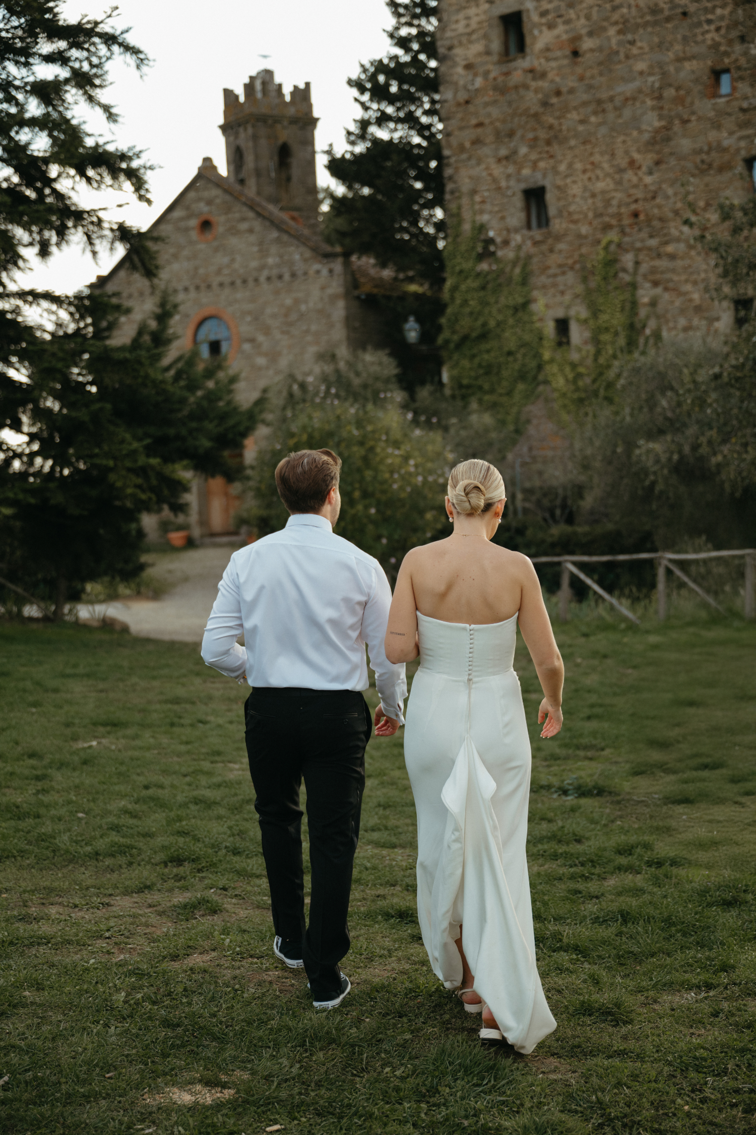 cocktail hour details at castello di ristonchi wedding