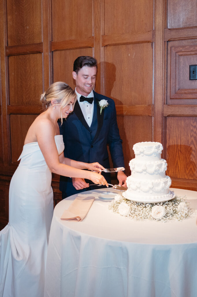 bride and groom cutting their cake at cincinnati club wedding