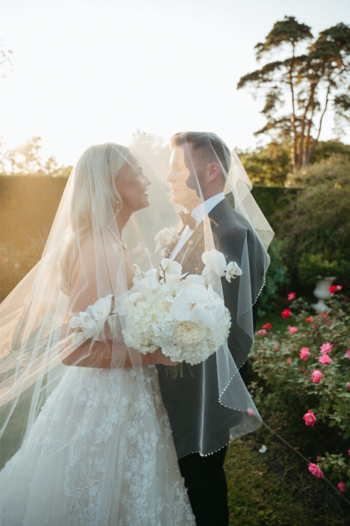 wedding photo ideas with a veil