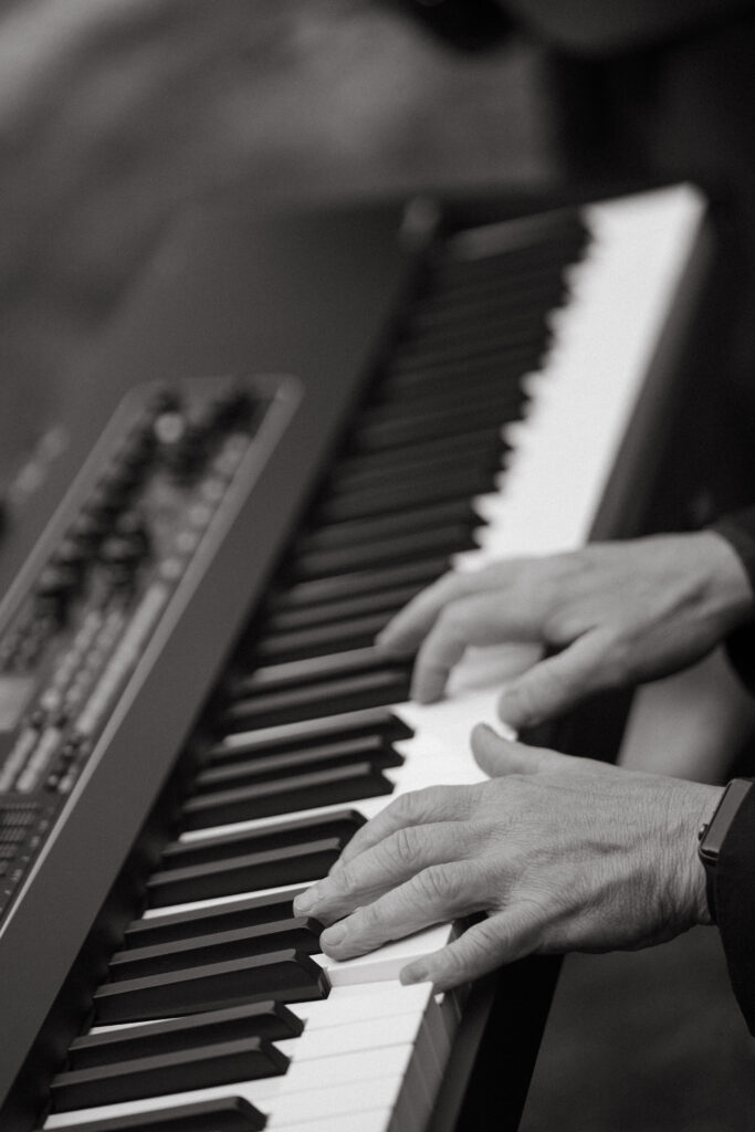 real-wedding-feature close up black and white photo of the band playing the piano