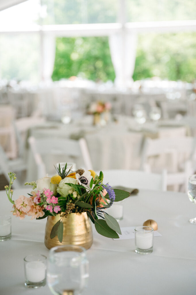 real-wedding-feature light and airy table arrangements
