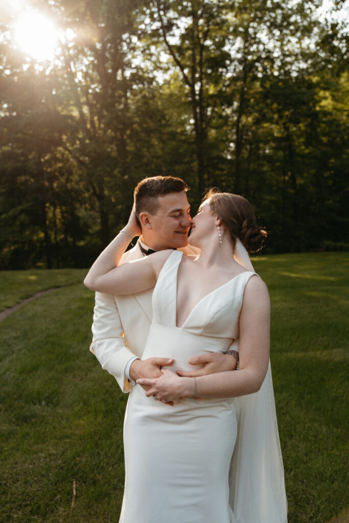 golden hour portraits for spring wedding at peterloon estates
