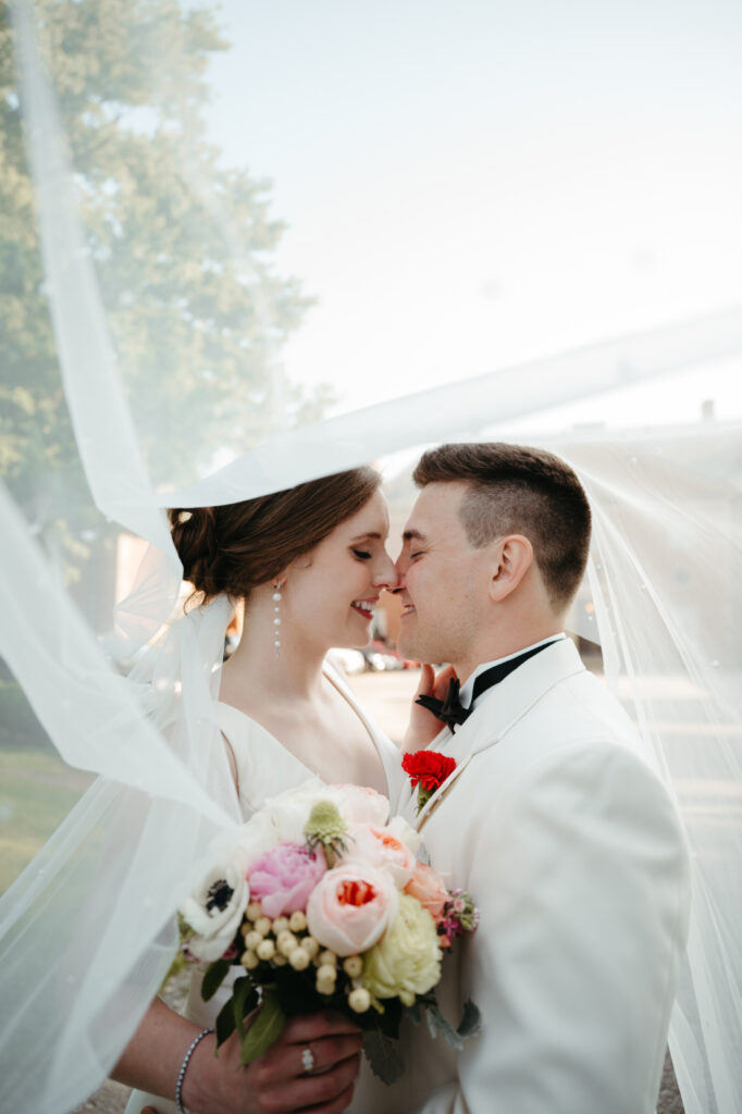 golden hour portraits for spring wedding at peterloon estates