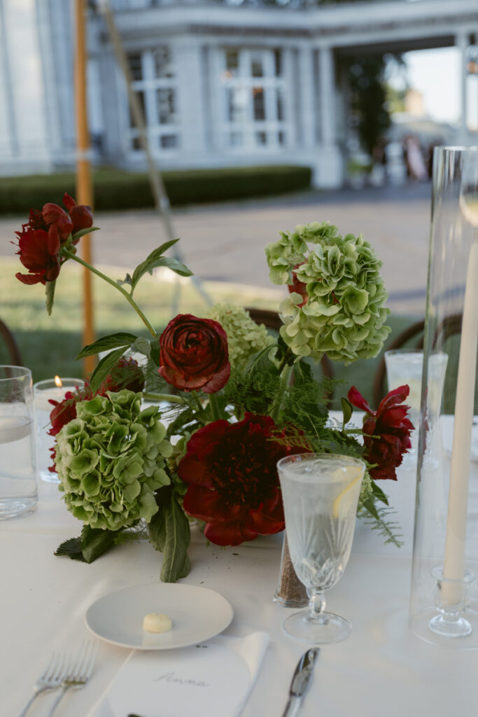 Red roses and green gerainiums at a wedding in Laurel Court